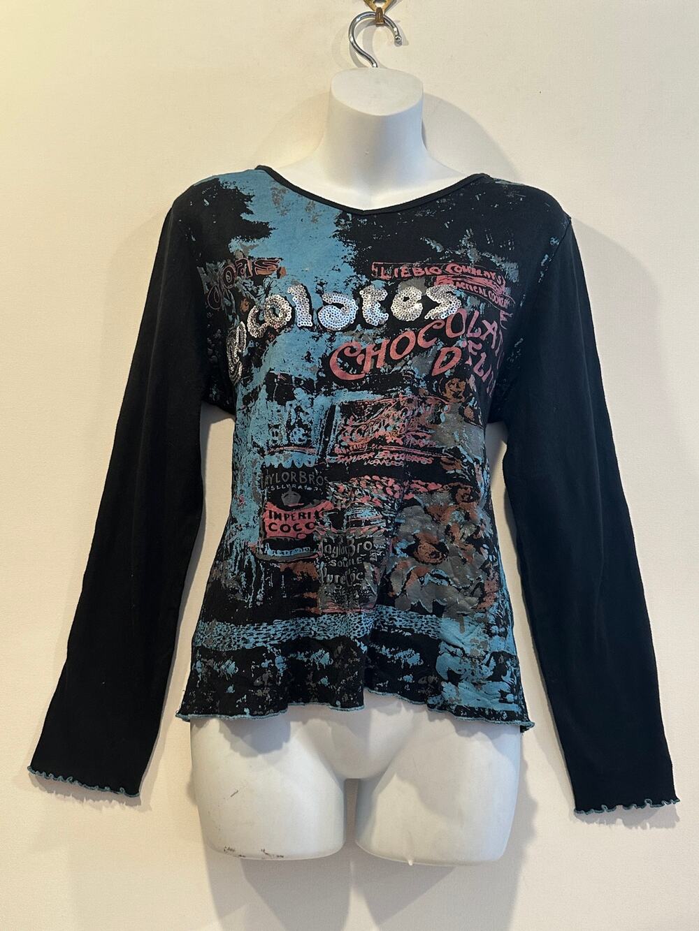 Vintage Votre Mode Y2K Blue Black Chocolate Typography Graphic Long Sleeve L